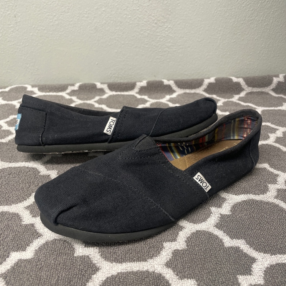 BLACK TOMS
